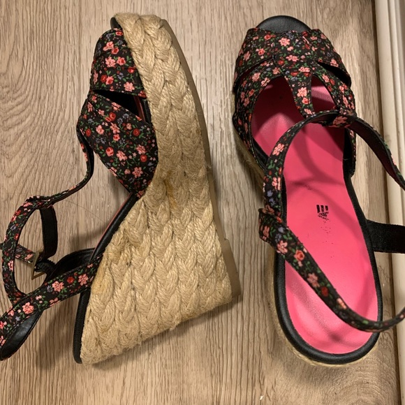 American Eagle Pink Floral Wedges US size 6.5 - Picture 2 of 2